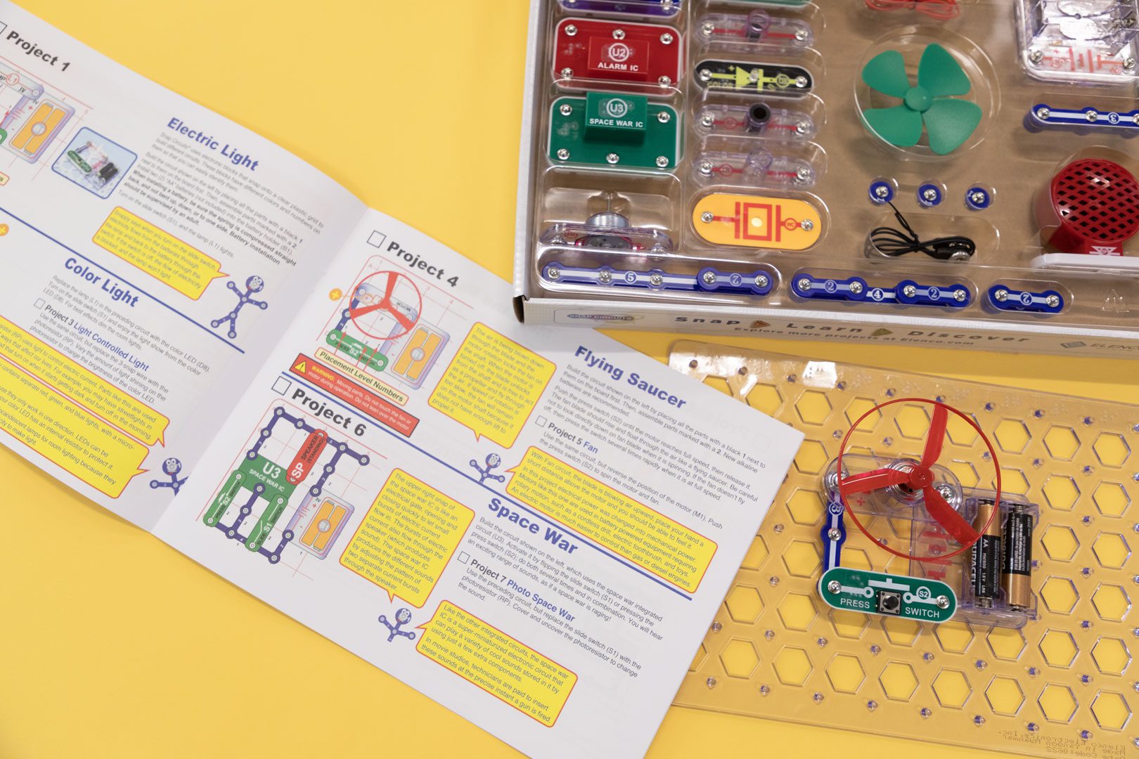 Snap Circuits Jr. Select SC-130 Electronics Exploration Kit, Over 130  Projects, Full Color Project Manual, 30+ Parts